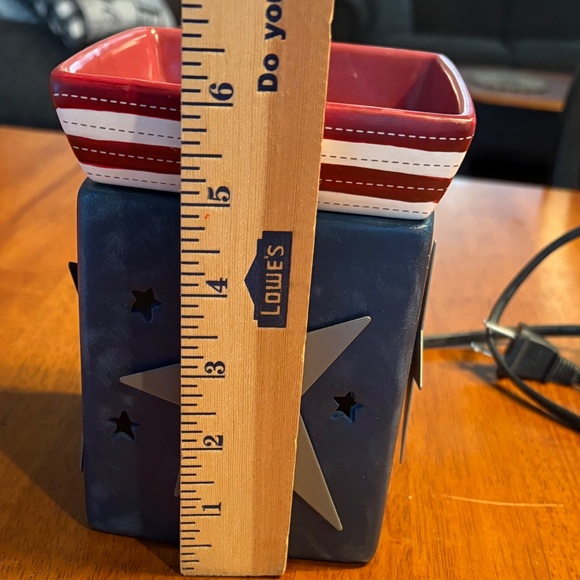 Scentsy Wax Warmer, Electric. Retired Liberty Patriotic, Tin Stars - Picture 11 of 13